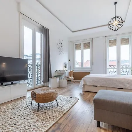 Midtown Gleaming Apartment Budapest