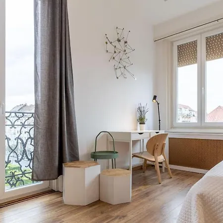 Apartment Midtown Gleaming Budapest
