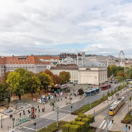 Apartment Midtown Gleaming Budapest