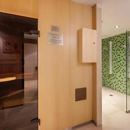 Ikonik Parlament Hotel Budapeste