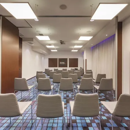 Ikonik Parlament Hotel Budapeste