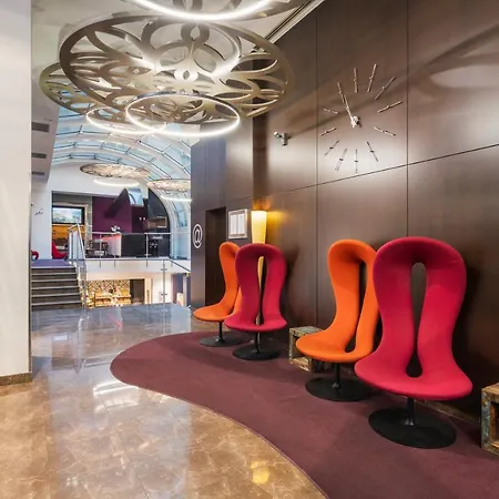Ikonik Parlament Hotel Budapeste