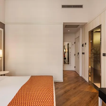 Ikonik Parlament Hotel Budapeste