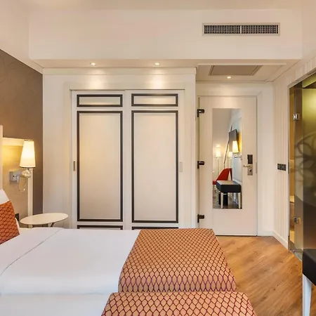 Ikonik Parlament Hotel Budapeste