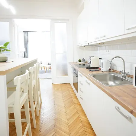 Venus - Paulay Ede I Apartment