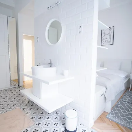 Venus - Paulay Ede I Apartment