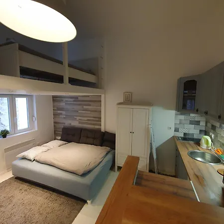 Vintage Near Boulevard With Ac After Renovation Appartamento