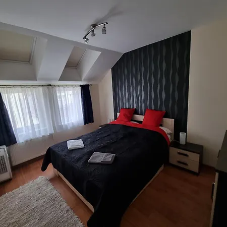 Merry&car - Huge Balcony + Living + 2br Apartment