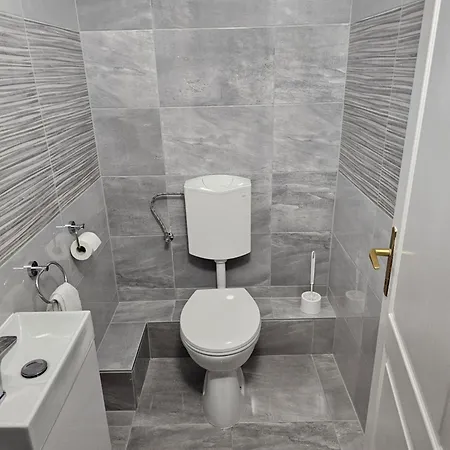 Merry&car - Huge Balcony + Living + 2br * Budapest
