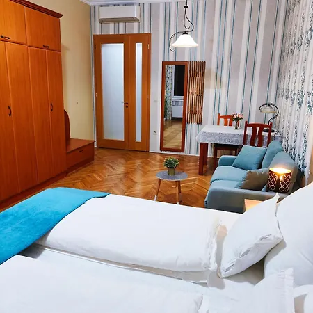 King Apartment *