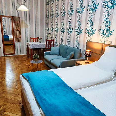 King Apartment *