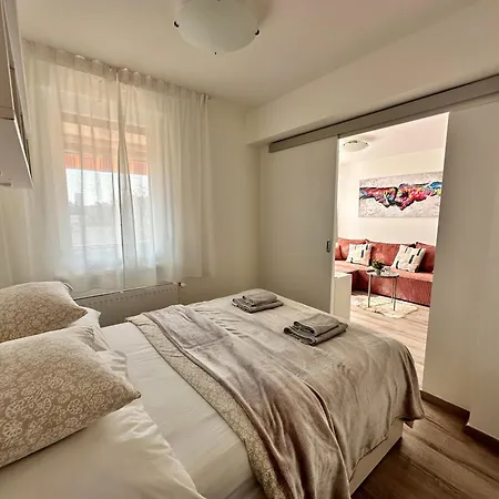Break - Private Garage, Ac, Balcony
