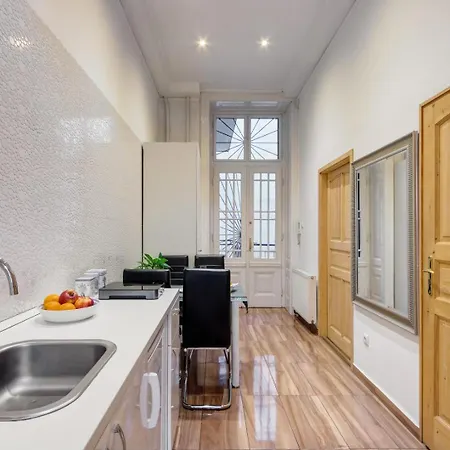 Royale Apartment