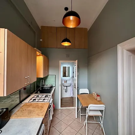 Centrally Located Near Keleti Palyaudvar Apartmán