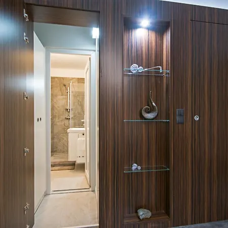 Dohany Deluxe Apartment