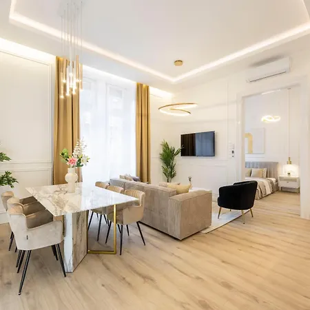 Apartment Exclusive & Prestigious W/ Balcony
