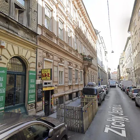 Free Parking Basilica Leo's - Ac, Wi-fi, Smart Tv Apartament *