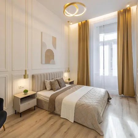 Exclusive & Prestigious W/ Balcony Apartment Budapest