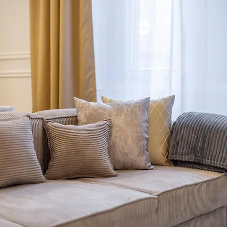 Exclusive & Prestigious W/ Balcony * Budapest