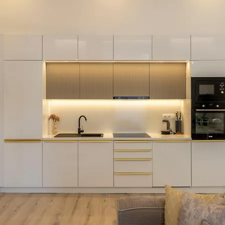Apartment Exclusive & Prestigious W/ Balcony