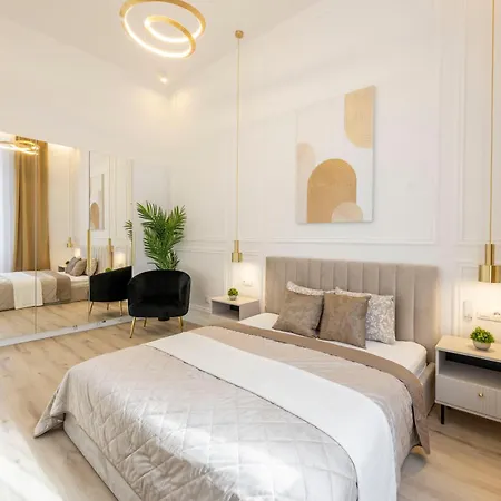 Exclusive & Prestigious W/ Balcony Apartment Budapest