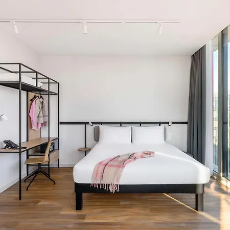 Hotel Ibis Stadium 3*