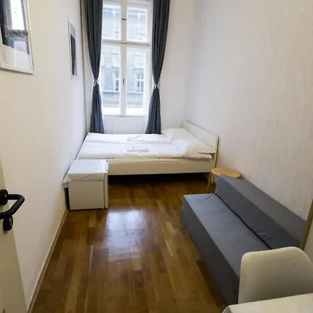Pest-port 4 For 16 Person Apartment *