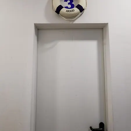 Pest-port 4 For 16 Person Apartment