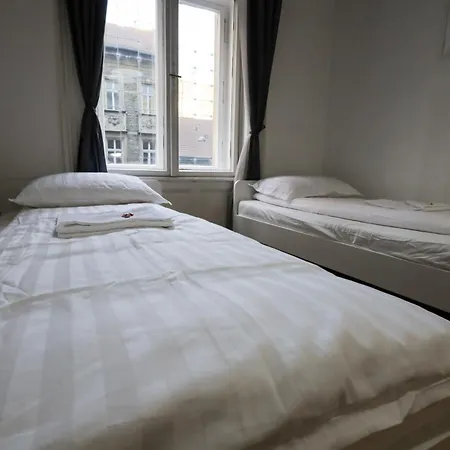 Pest-port 4 For 16 Person * Budapest