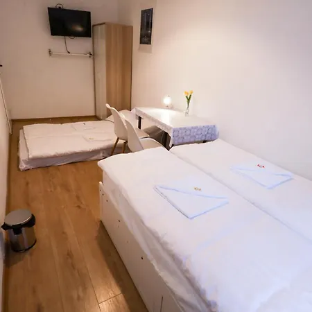 Pest-port 4 For 16 Person * Budapest
