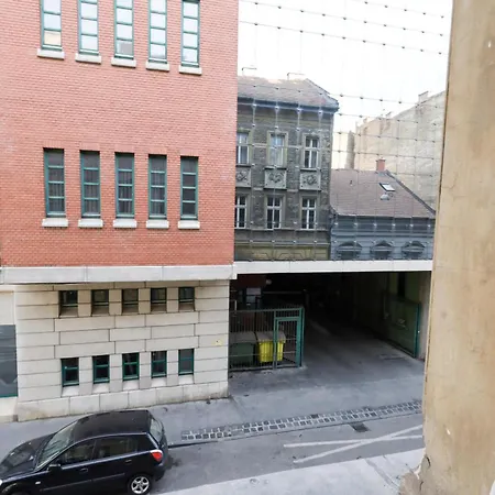 Pest-port 4 For 16 Person Apartment Budapest