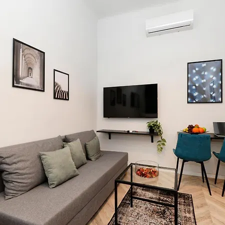Boutique R611 Apartment