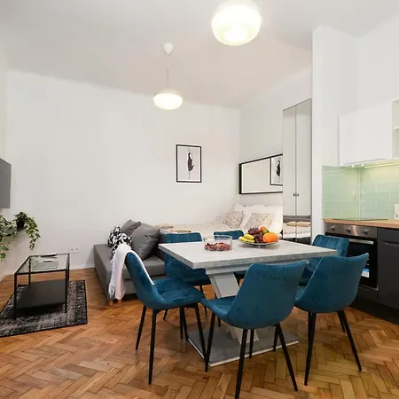 Apartment Boutique R611 *