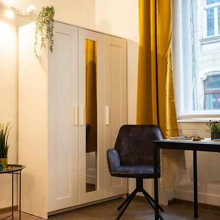 Free Parking -corvin Palace Residence-3bdrm,6ppl,wifi,ac *