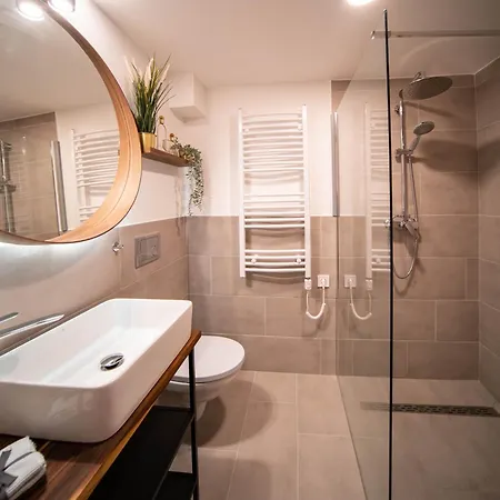 Apartment Free Parking -corvin Palace Residence-3bdrm,6ppl,wifi,ac