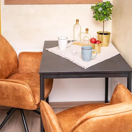 Free Parking -corvin Palace Residence-3bdrm,6ppl,wifi,ac *