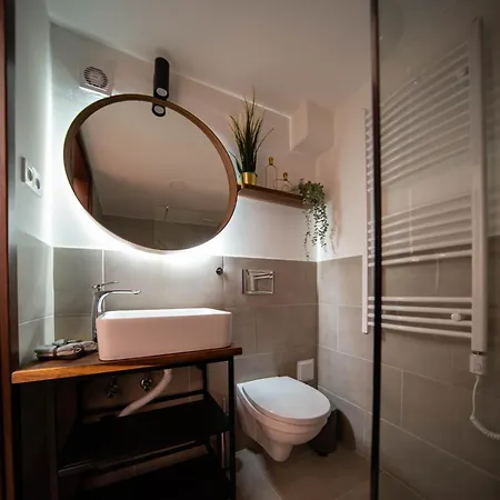 Free Parking -corvin Palace Residence-3bdrm,6ppl,wifi,ac Apartment *