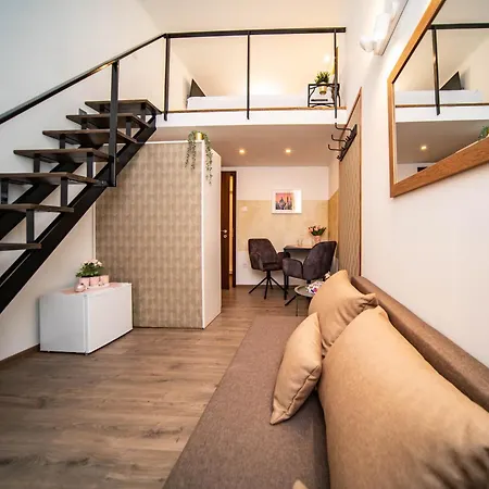 Apartment Free Parking -corvin Palace Residence-3bdrm,6ppl,wifi,ac