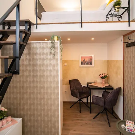 Free Parking -corvin Palace Residence-3bdrm,6ppl,wifi,ac Apartment *
