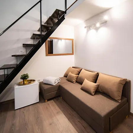 Free Parking -corvin Palace Residence-3bdrm,6ppl,wifi,ac Apartment