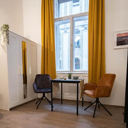 Free Parking -corvin Palace Residence-3bdrm,6ppl,wifi,ac Budapest