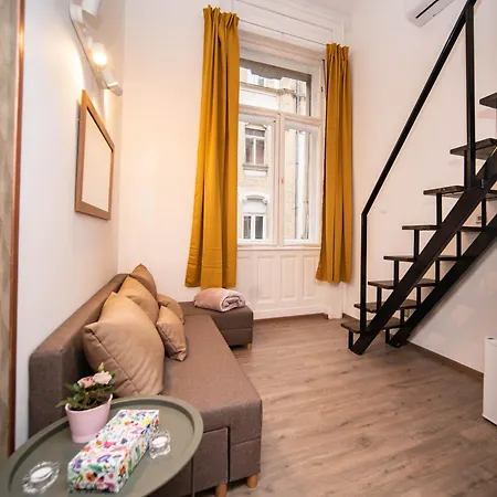 Apartment Free Parking -corvin Palace Residence-3bdrm,6ppl,wifi,ac