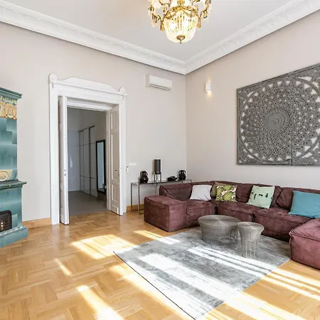 Apartment Bakats Ter With Balcony Overlooking Church Square
