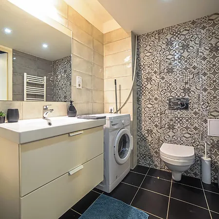 Global Living - Dazzling Dob Dwelling Budapesta