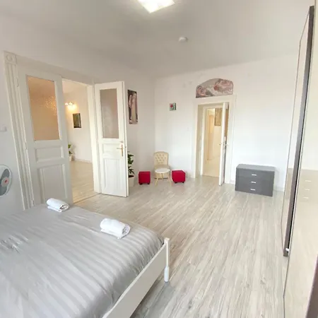 Penthouse In The Castle Apartman