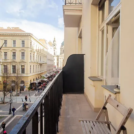 Basilica View With Balcony Apartment *
