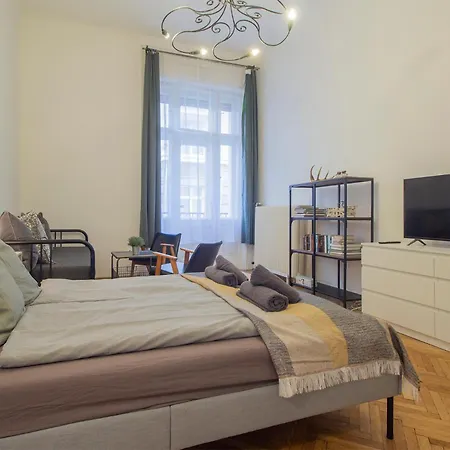 Basilica View With Balcony Apartment *