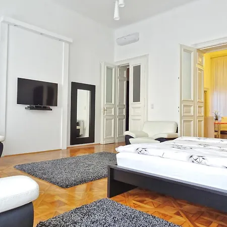 Erzsebet Boulevard Apartment *