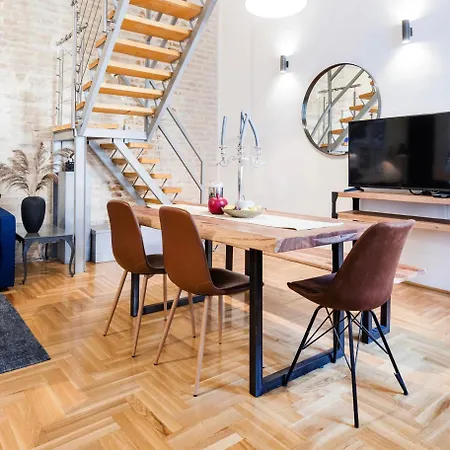 Apartment Historic Penthouse With Sauna & Jacuzzi @downtown