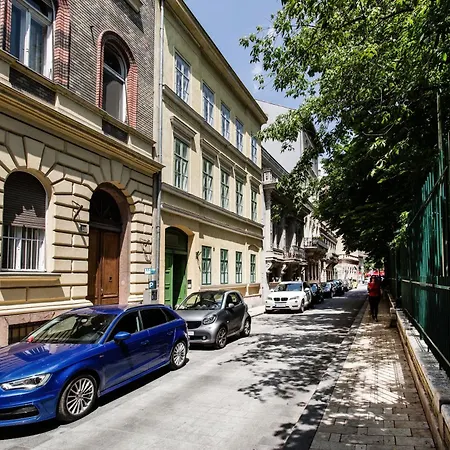 Elegant Duplex Near Greenery Διαμέρισμα *